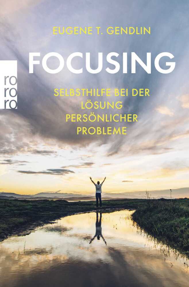 Focusing main product photo