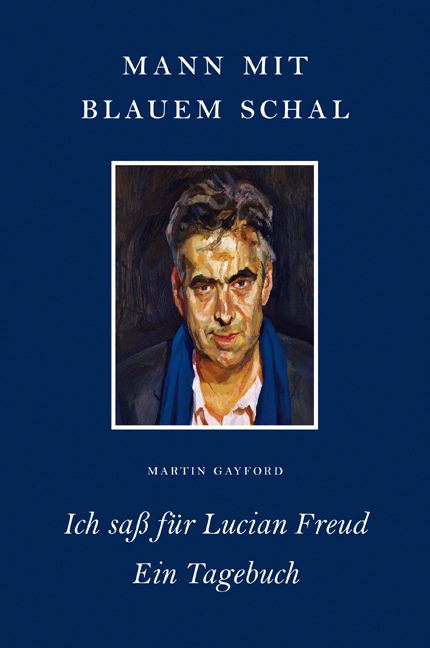 Mann mit blauem Schal main product photo