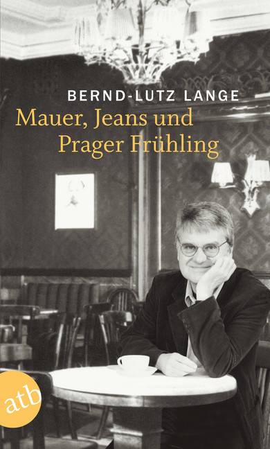 Mauer, Jeans und Prager Frühling main product photo