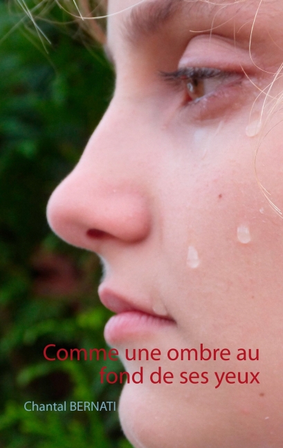 Comme une ombre au fond de ses yeux main product photo