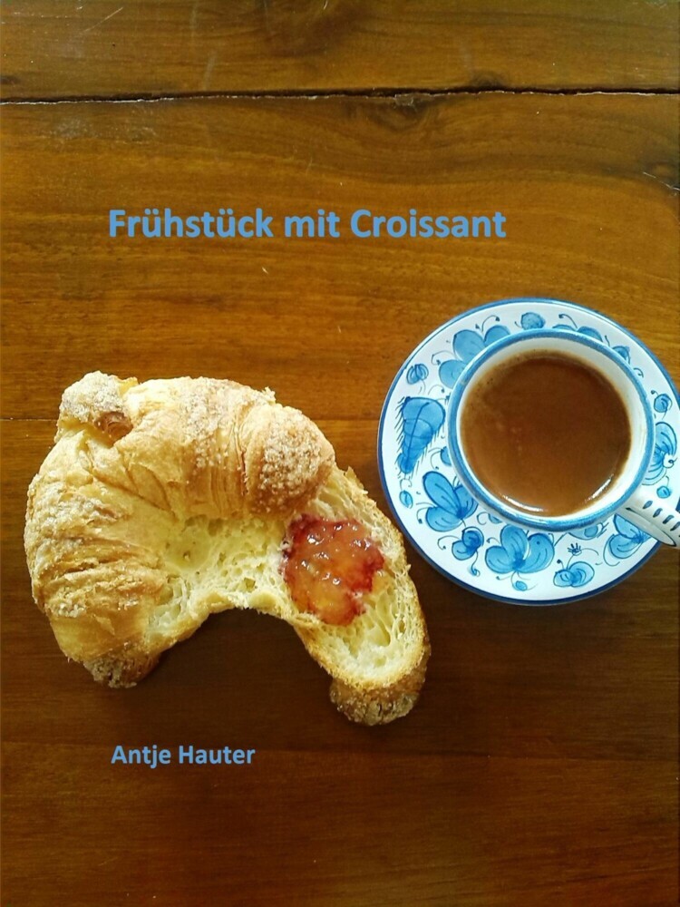Frühstück mit Croissant main product photo