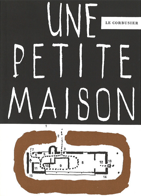 Une petite maison main product photo