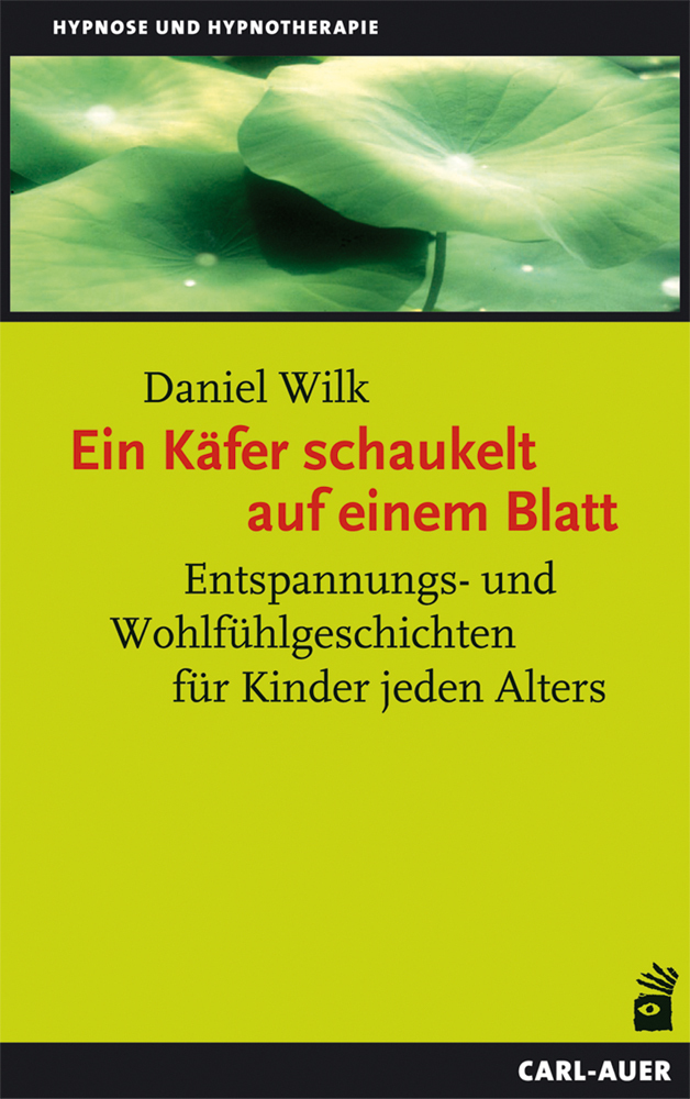 Ein Käfer schaukelt auf einem Blatt main product photo
