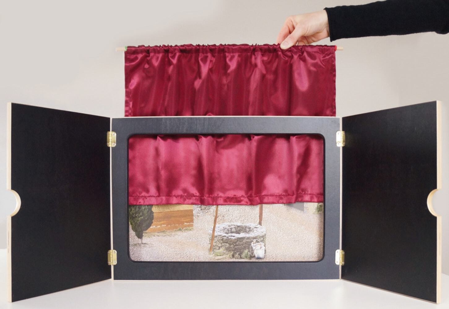 Vorhang "Mein Kamishibai" aus rotem Satin, geschmeidig und hochglänzend: Sorgt für authentische Theateratmosphäre oder Kinoflair main product photo