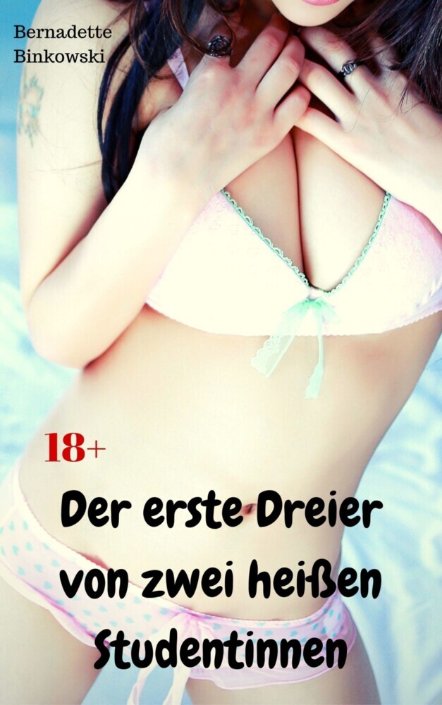 Der erste Dreier von zwei heißen Studentinnen main product photo
