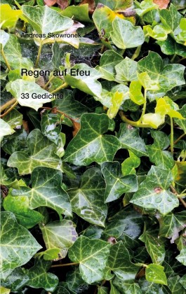 Regen auf Efeu