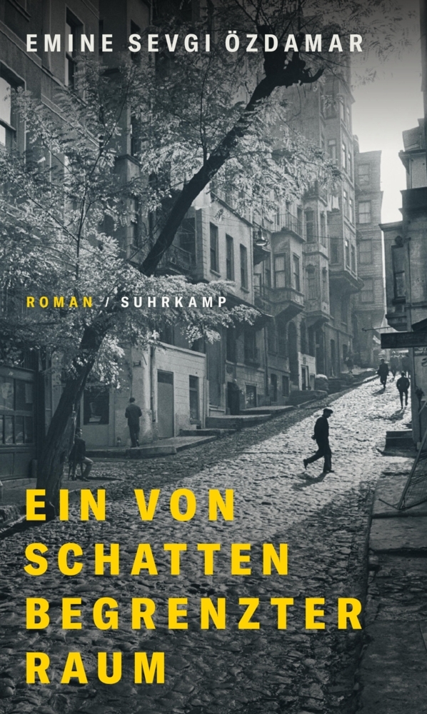 Ein von Schatten begrenzter Raum main product photo