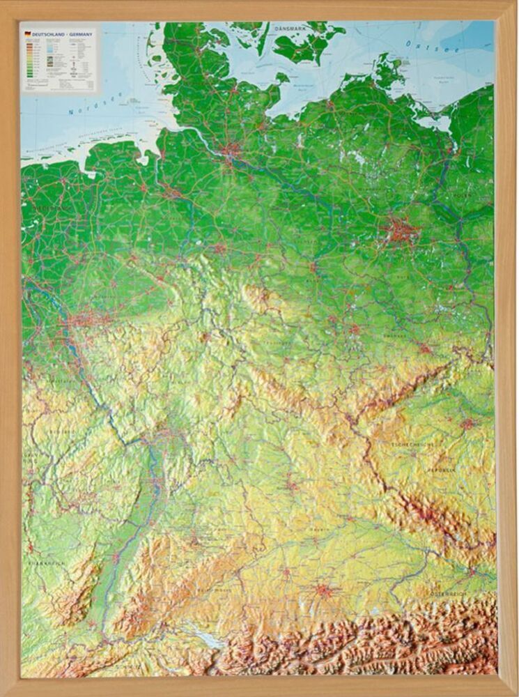 Deutschland, Reliefkarte 1:1.2.000.000 mit Naturholzrahmen main product photo