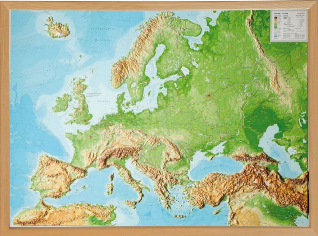Europa, Reliefkarte 1:8.000.000 mit Naturholzrahmen main product photo