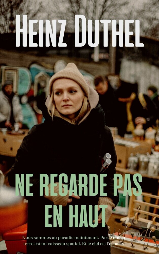 Ne regarde pas en haut main product photo