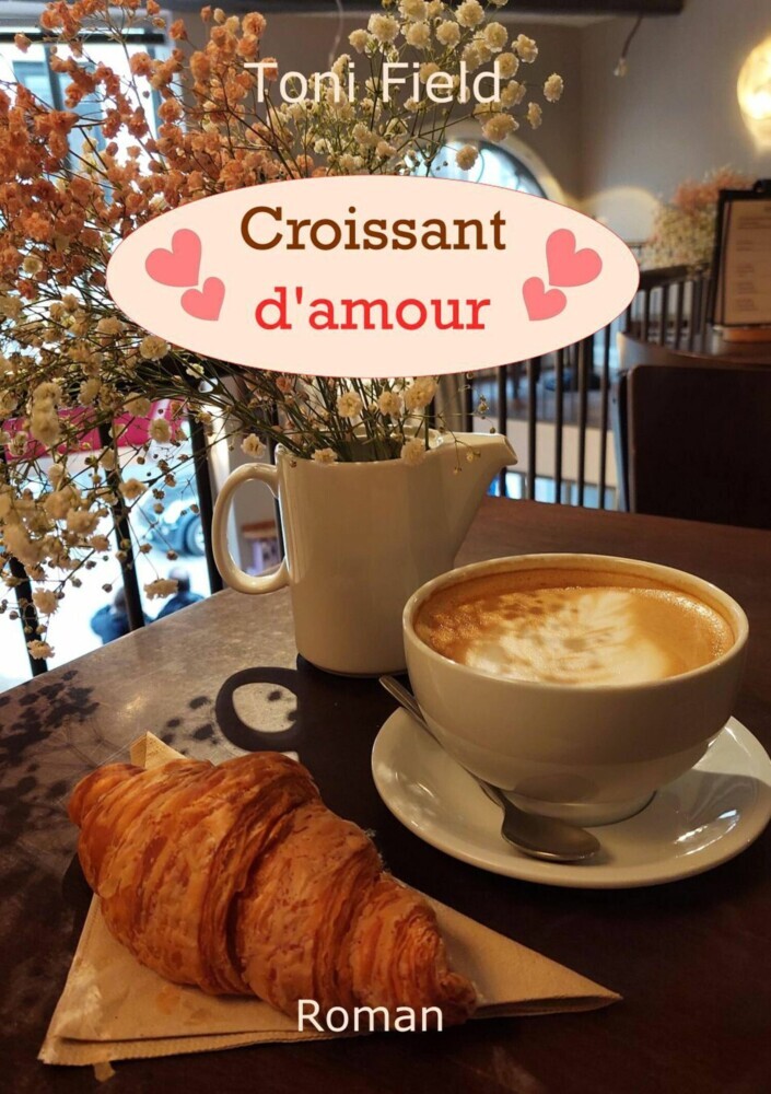 Croissant d'amour main product photo