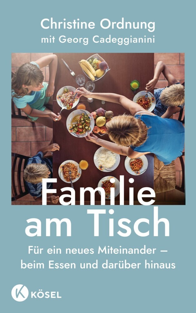 Familie am Tisch main product photo