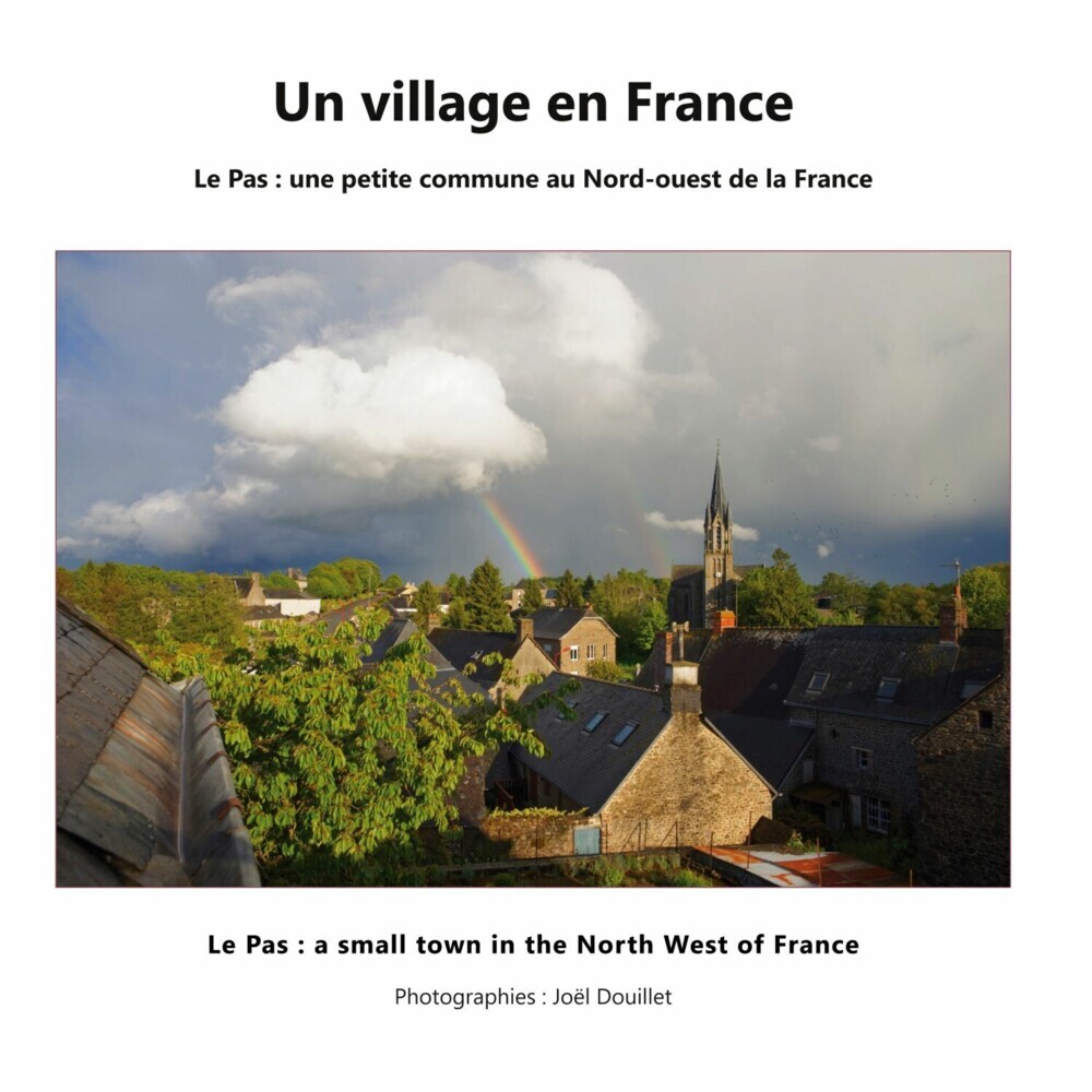 Un village en France main product photo