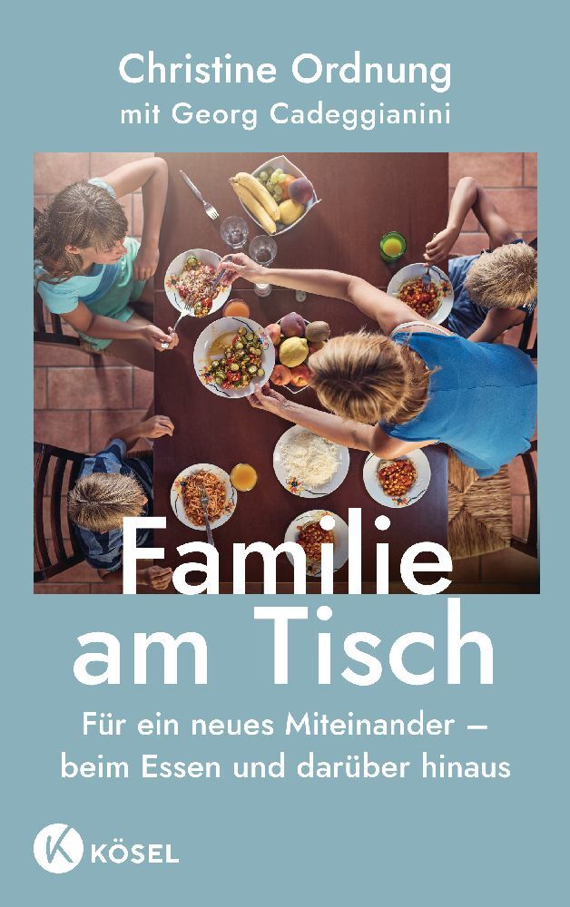 Familie am Tisch main product photo