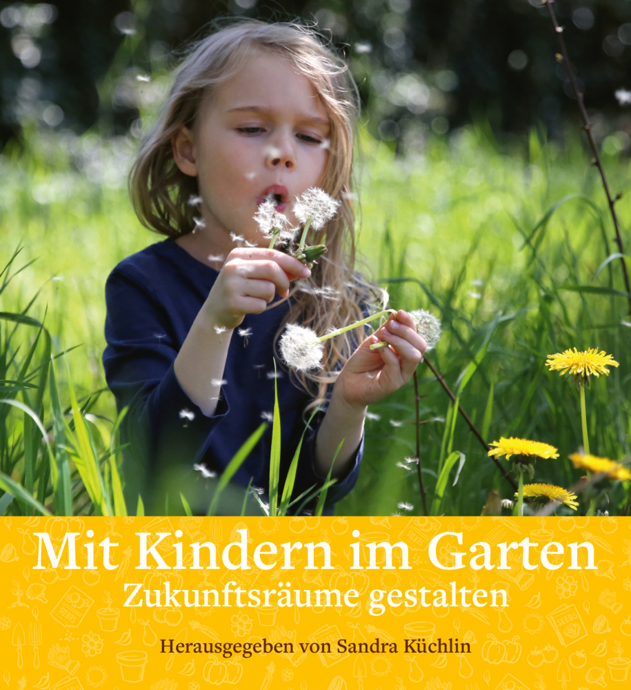 Mit Kindern im Garten main product photo