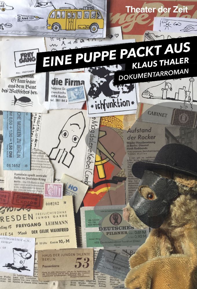 Eine Puppe packt aus main product photo