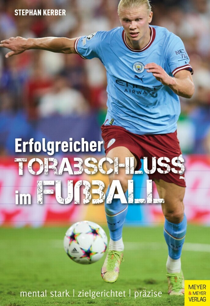 Erfolgreicher Torabschluss im Fußball main product photo
