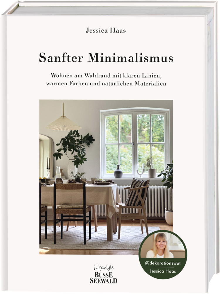 Sanfter Minimalismus. Wohnen am Waldrand mit klaren Linien, warmen Farben und natürlichen Materialien main product photo