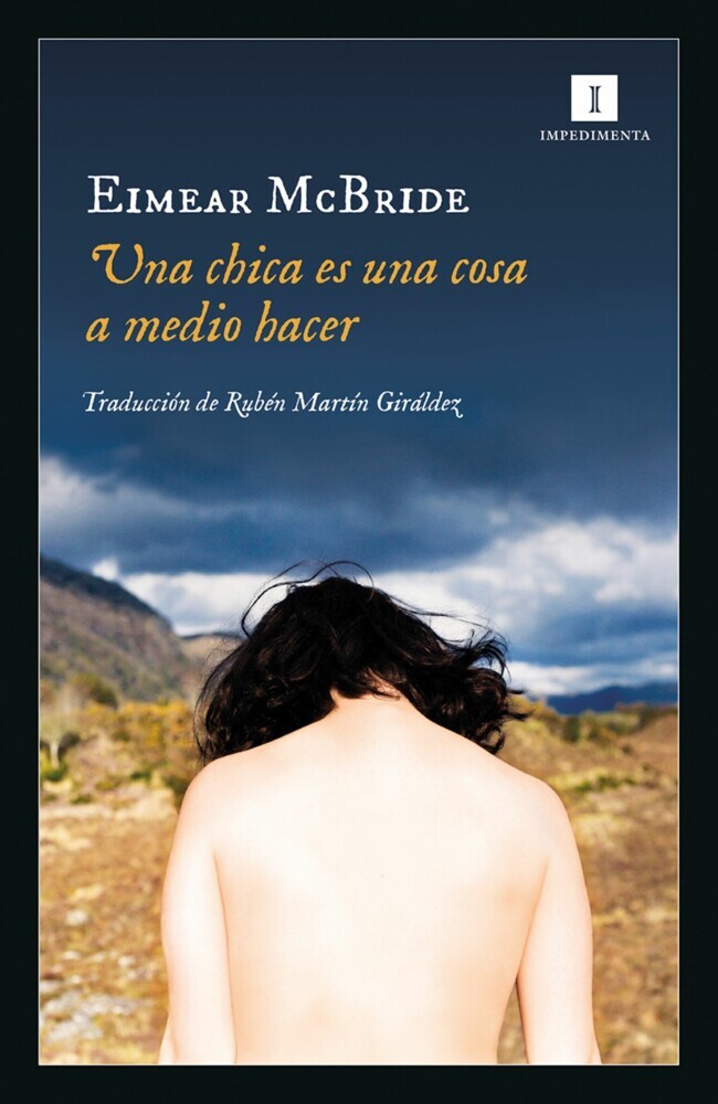 Una chica es una cosa a medio hacer main product photo