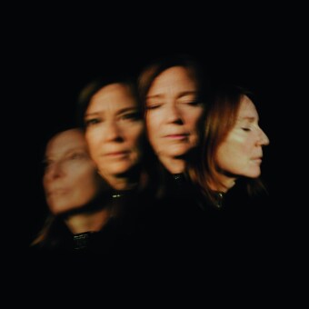 Lives Outgrown, 1 Audio-CD (Jewel Case)