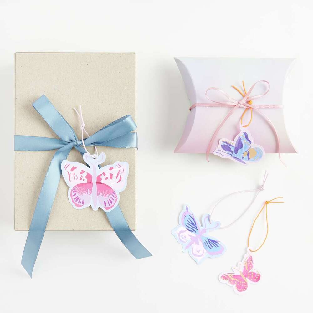 Geschenkanhänger La Vie en Rose, Schmetterlinge FSC MIX main product photo