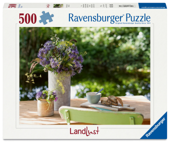 Blumengruß am Gartentisch