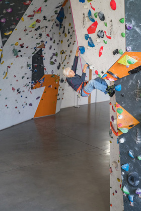Mit fast 100 durch die Wand