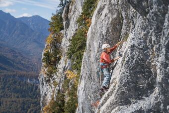 Mit fast 100 durch die Wand