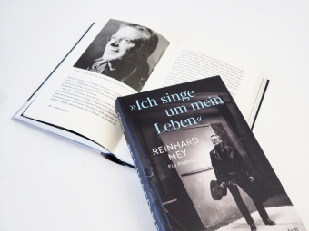 "Ich singe um mein Leben". Reinhard Mey - ein Porträt