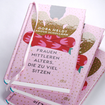 Frauen mittleren Alters, die zu viel sitzen