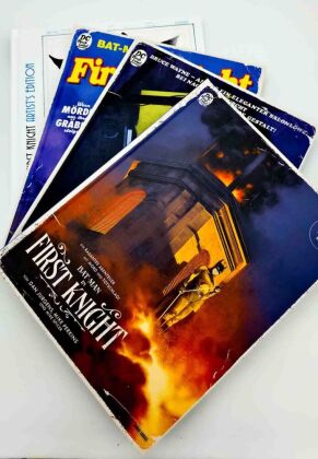 Bat-Man - First Knight (Collector's Edition mit Schuber), m. 1 Buch, m. 1 Buch, m. 1 Buch, m. 1 Buch