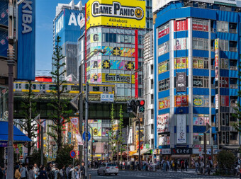 CALVENDO Puzzle Akihabara Electric Town mit U-Bahn | 2000 Teile Lege-Größe 90x67cm Foto-Puzzle für glückliche Stunden
