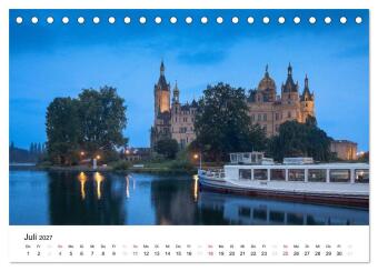 Schweriner Märchenschloss (Tischkalender 2027 DIN A5 quer), CALVENDO Monatskalender