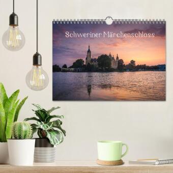 Schweriner Märchenschloss (Wandkalender 2027 DIN A4 quer), CALVENDO Monatskalender