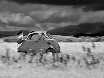 CALVENDO Puzzle Ein Motiv aus dem Kalender BMW Isetta 300 in schwarzweiß | 1000 Teile Lege-Größe 64x48cm Foto-Puzzle für glückliche Stunden