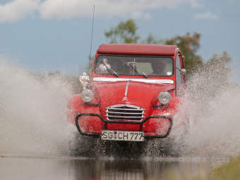 CALVENDO Puzzle Citroën 2CV - Ente rot | 1000 Teile Lege-Größe 64x48cm Foto-Puzzle für glückliche Stunden
