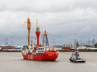 CALVENDO Puzzle Das Feuerschiff Elbe 1 wird von einem Schlepper gesteuert | 1000 Teile Lege-Größe 64x48cm Foto-Puzzle für glückliche Stunden