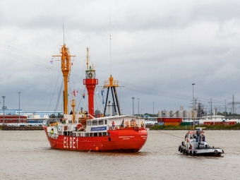 CALVENDO Puzzle Das Feuerschiff Elbe 1 wird von einem Schlepper gesteuert | 1000 Teile Lege-Größe 64x48cm Foto-Puzzle für glückliche Stunden
