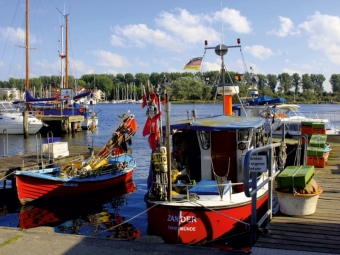 CALVENDO Puzzle Fischerhafen Travemünde an der Hafeneinfahrt | 1000 Teile Lege-Größe 64x48cm Foto-Puzzle für glückliche Stunden