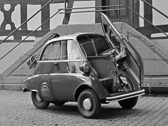 CALVENDO Puzzle Ein Motiv aus dem Kalender BMW Isetta 300 in schwarzweiß | 1000 Teile Lege-Größe 64x48cm Foto-Puzzle für glückliche Stunden