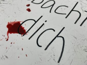 Sie beobachtet dich