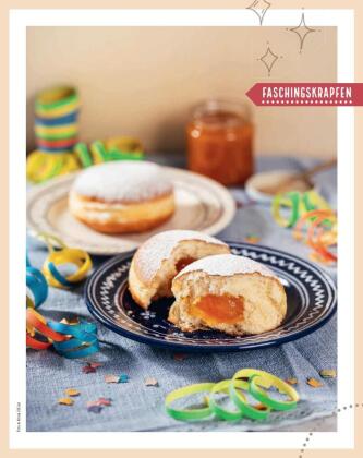 Bäuerinnen backen traditionelles Festgebäck
