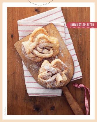 Bäuerinnen backen traditionelles Festgebäck