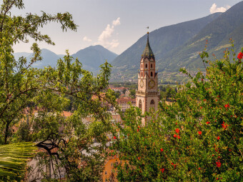 CALVENDO Puzzle Nilolauskirche in Merans Altstadt, Südtirol | 1000 Teile Lege-Größe 64x48cm Foto-Puzzle für glückliche Stunden
