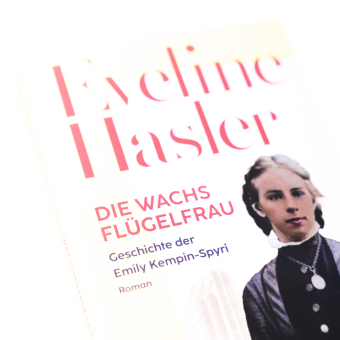 Die Wachsflügelfrau
