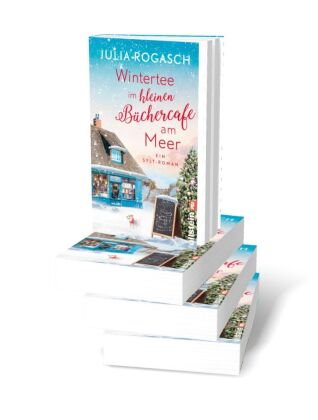 Wintertee im kleinen Büchercafé am Meer