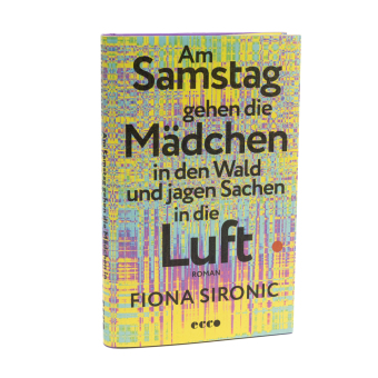 Am Samstag gehen die Mädchen in den Wald und jagen Sachen in die Luft