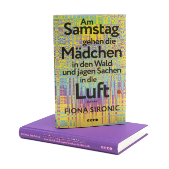 Am Samstag gehen die Mädchen in den Wald und jagen Sachen in die Luft