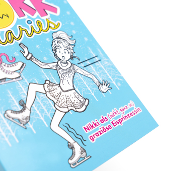 DORK Diaries, Band 4: Nikki als (nicht ganz so) graziöse Eisprinzessin
