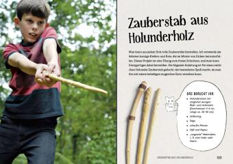 Kinder schnitzen im Wald